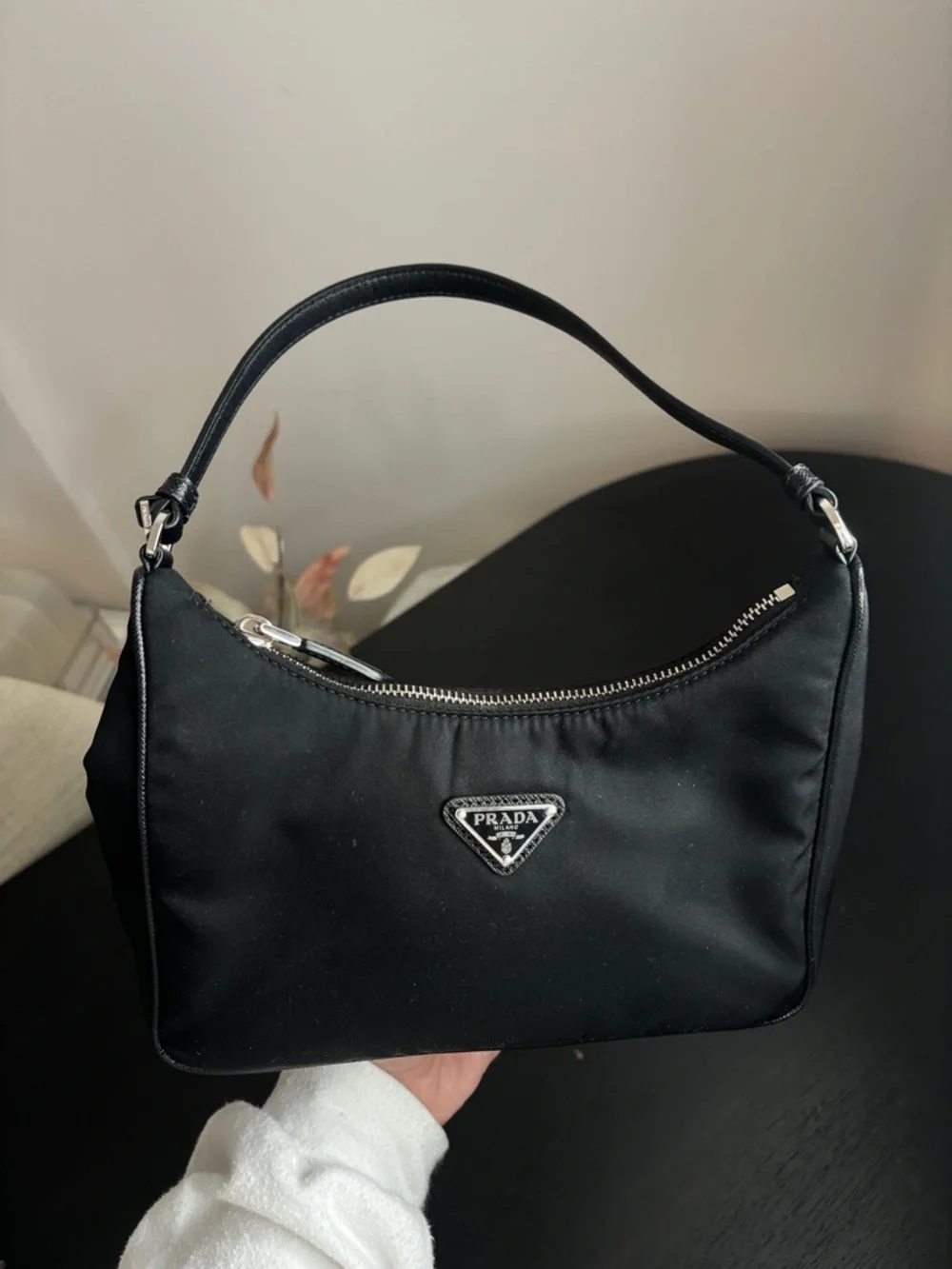 Prada Re-Edition 2000 Zip Shoulder Bag - Picture 3 of 4